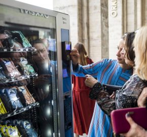 How customer judge a vending machine